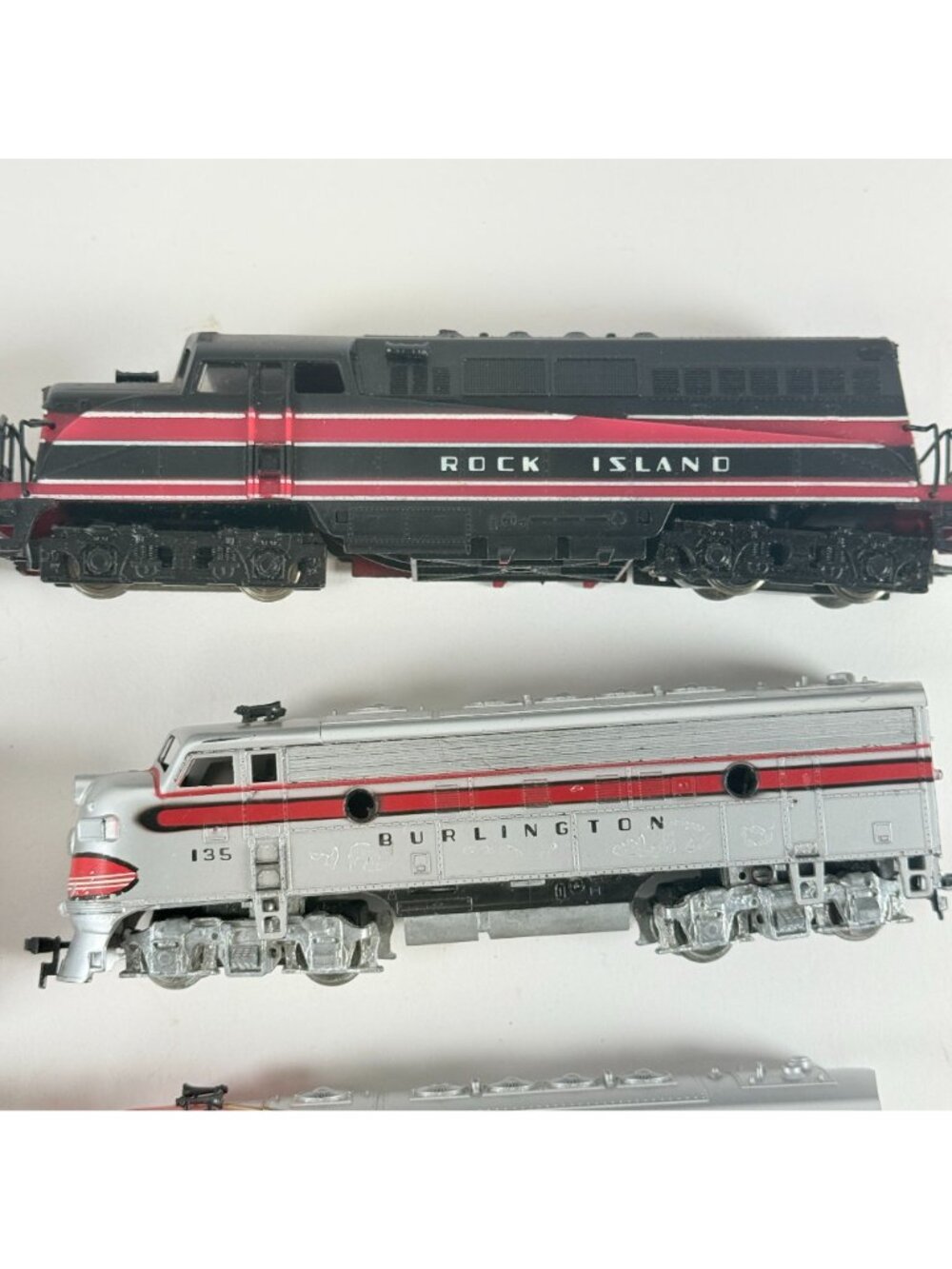 HO Locomotives Lot of 8 Santa Fe Burlington Rock Island & Others Parts As Is - Picture 4 of 10